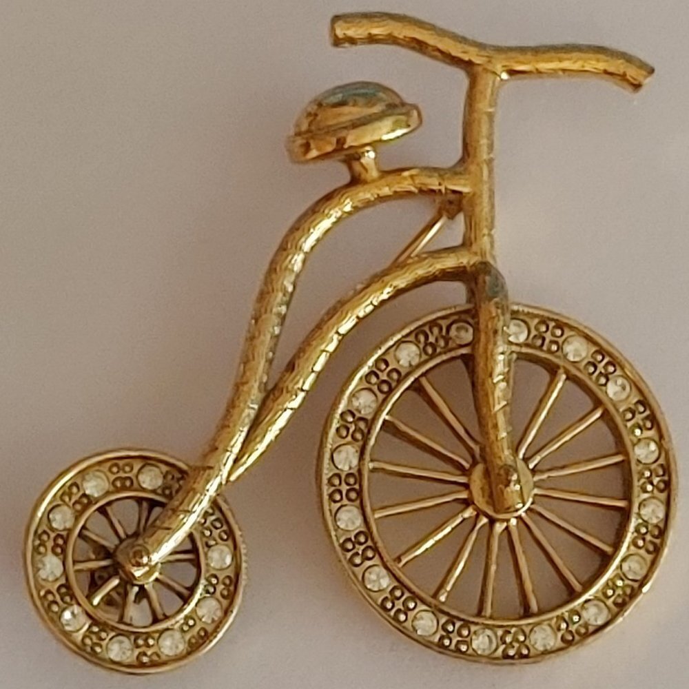 FUN Penny-farthing Bicycle Brooch Gold Tone Unique Detailing
